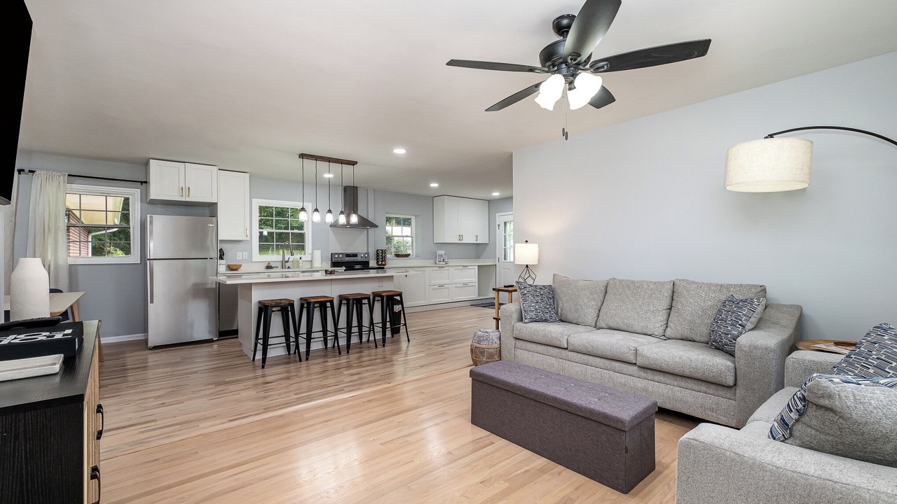 Photo of Livingroom in Belmont