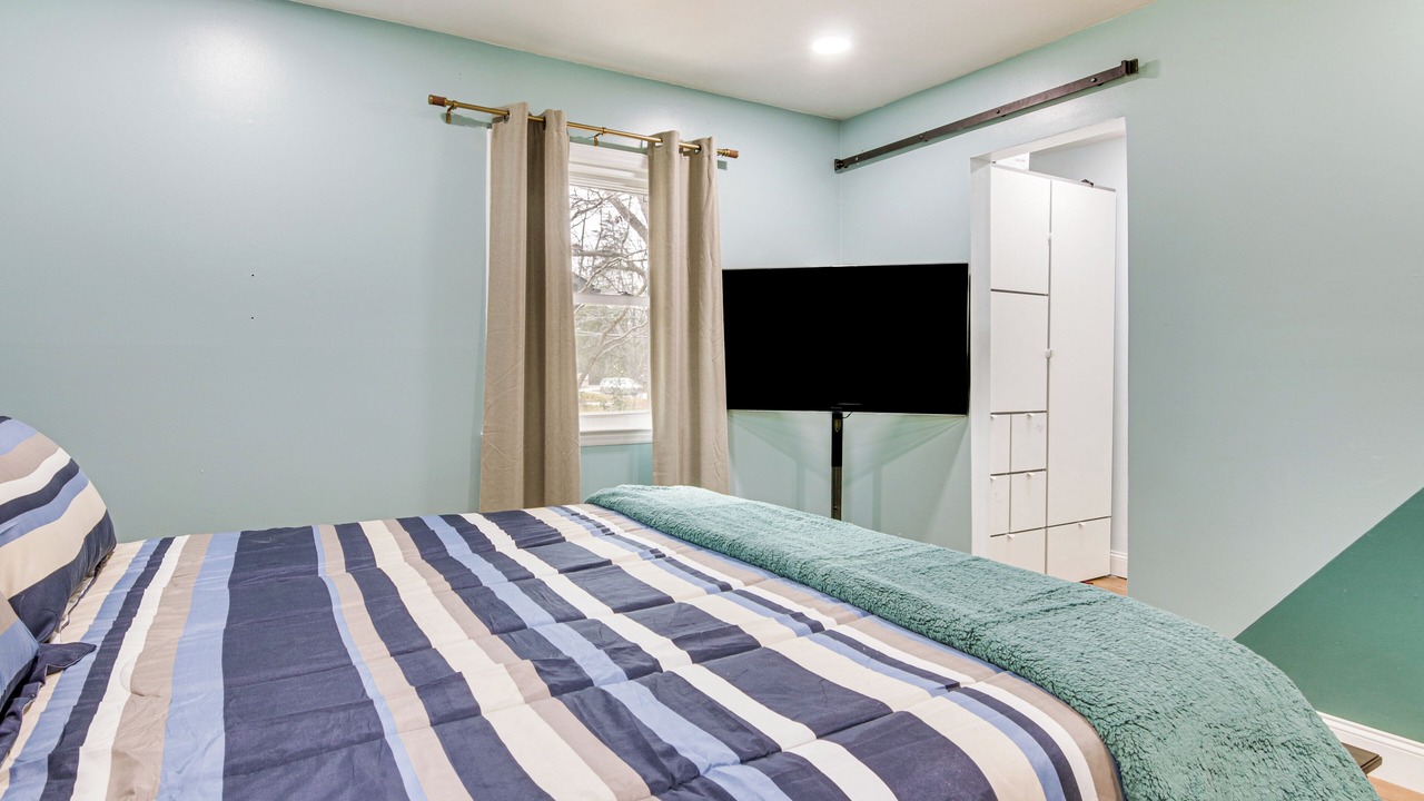 Photo of Bedroom in Beverly Woods