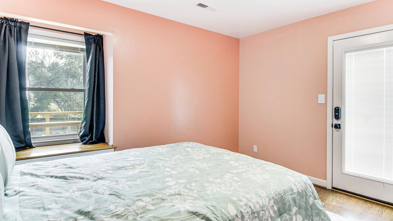 Photo of Bedroom in Beverly Woods