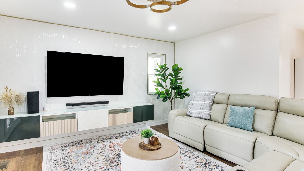 Photo of Bedroom in Beverly Woods