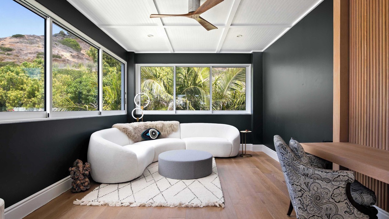 Photo of Livingroom in Beach Barber Tract