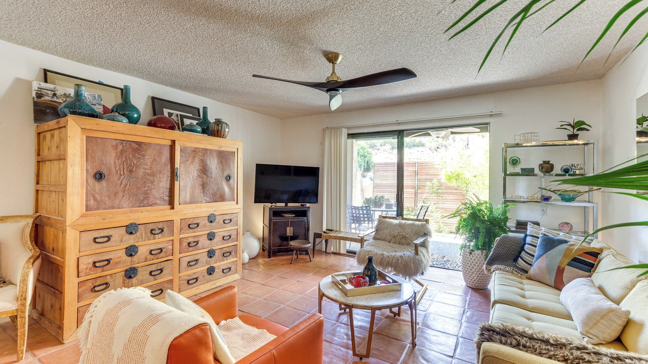 Photo of Livingroom in Canyon Corridor