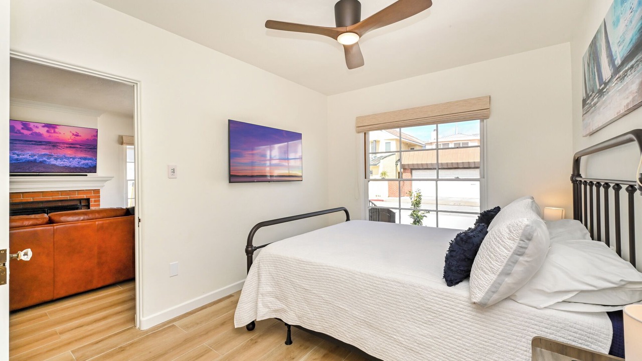Photo of Bedroom in Balboa Peninsula
