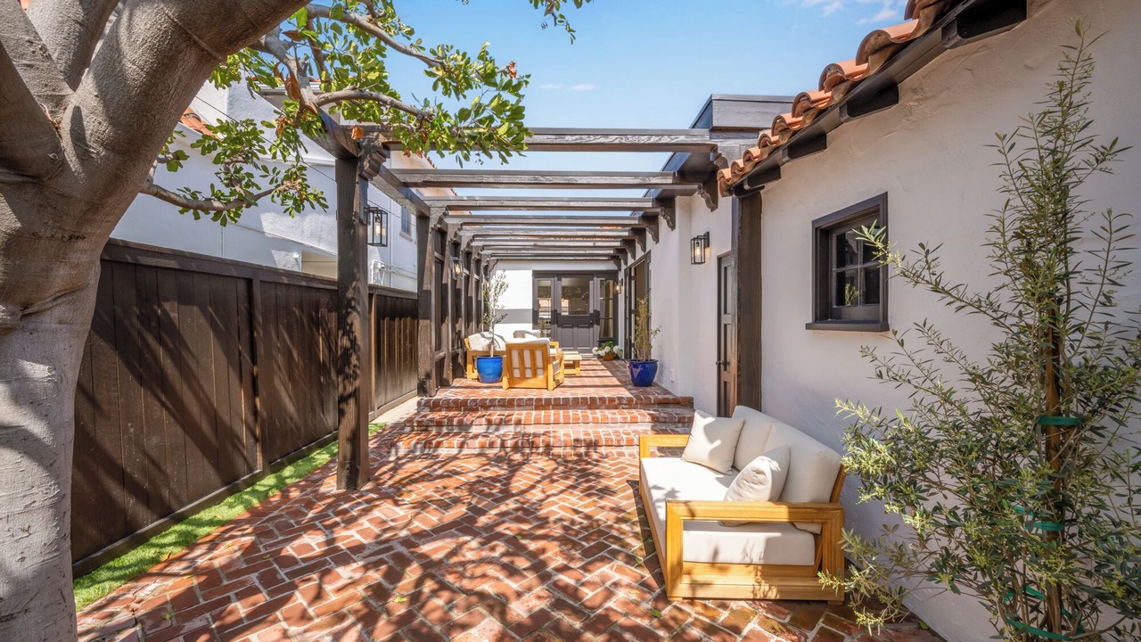 Photo of Patio Balcony in Balboa Peninsula