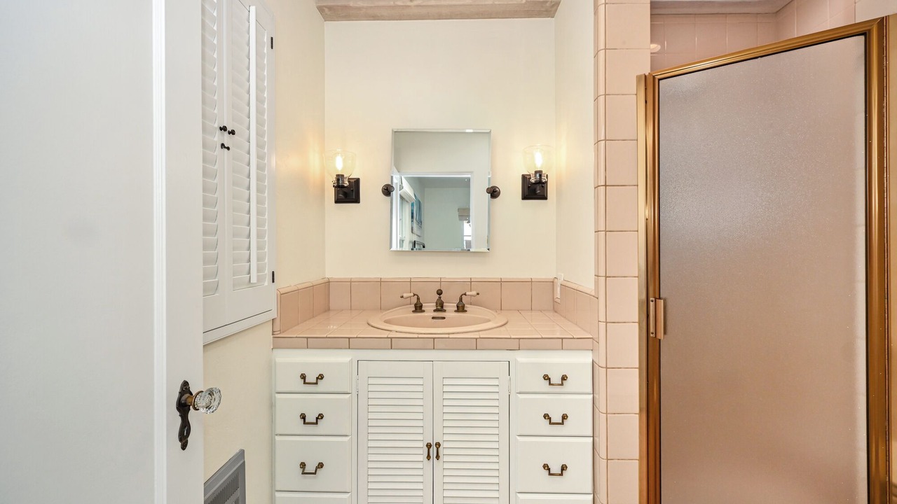 Photo of Bathroom in Balboa Peninsula