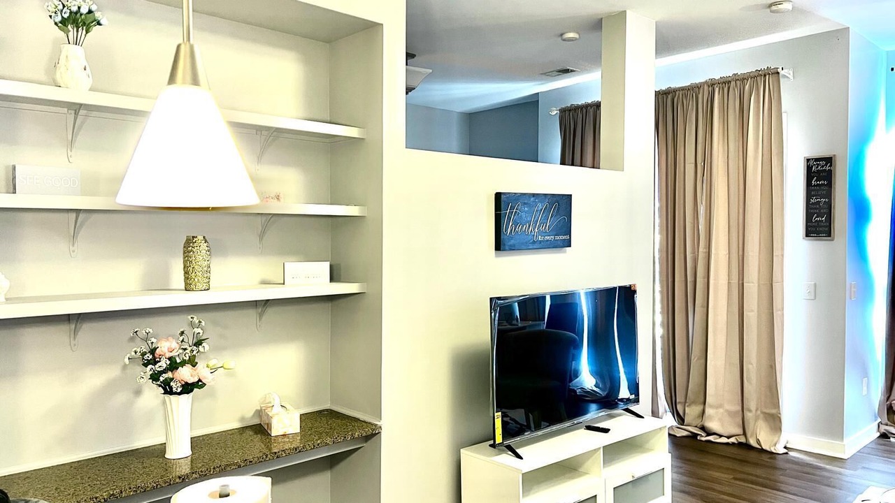 Photo of Livingroom in Charlotte Center City