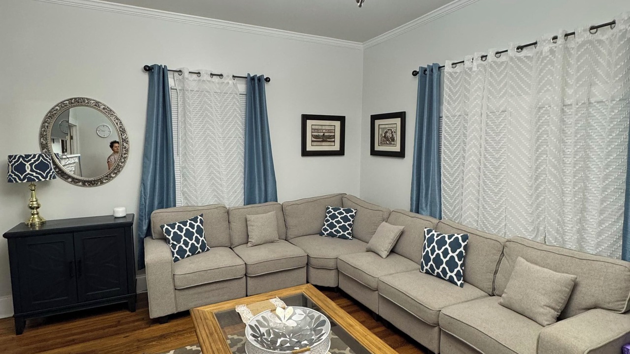 Photo of Livingroom in Newell