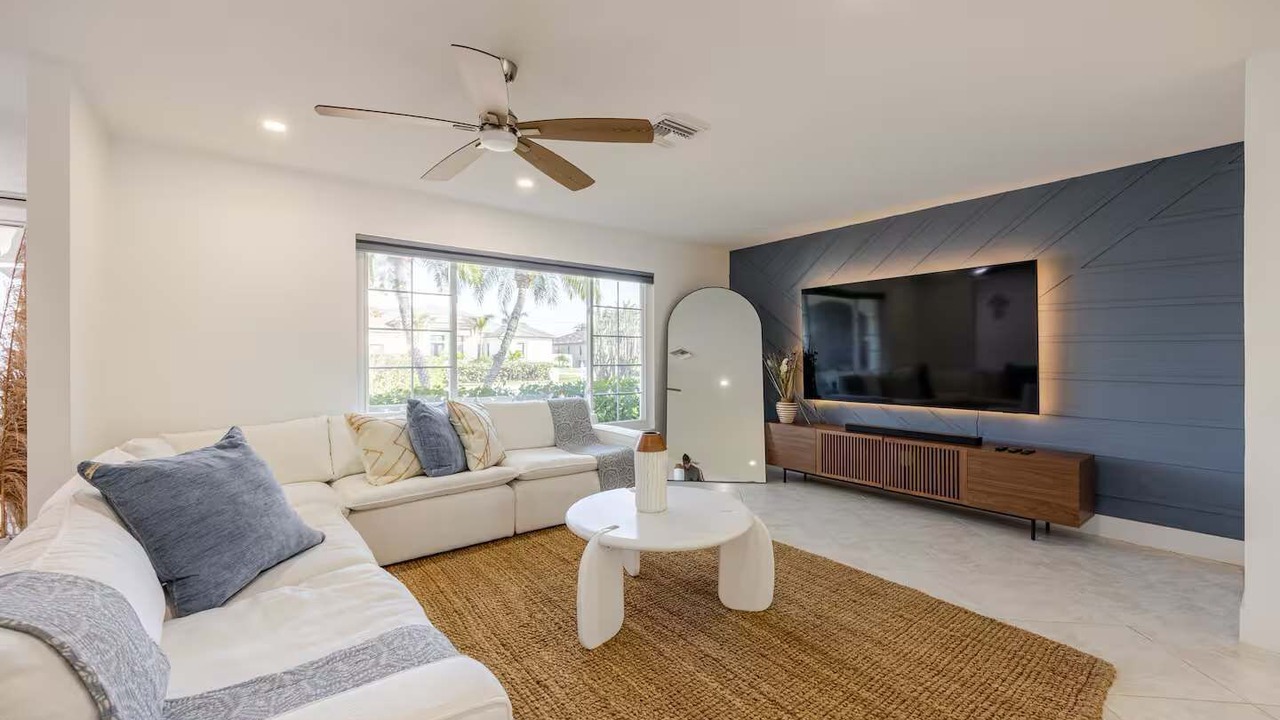 Photo of Livingroom in Eight Lakes
