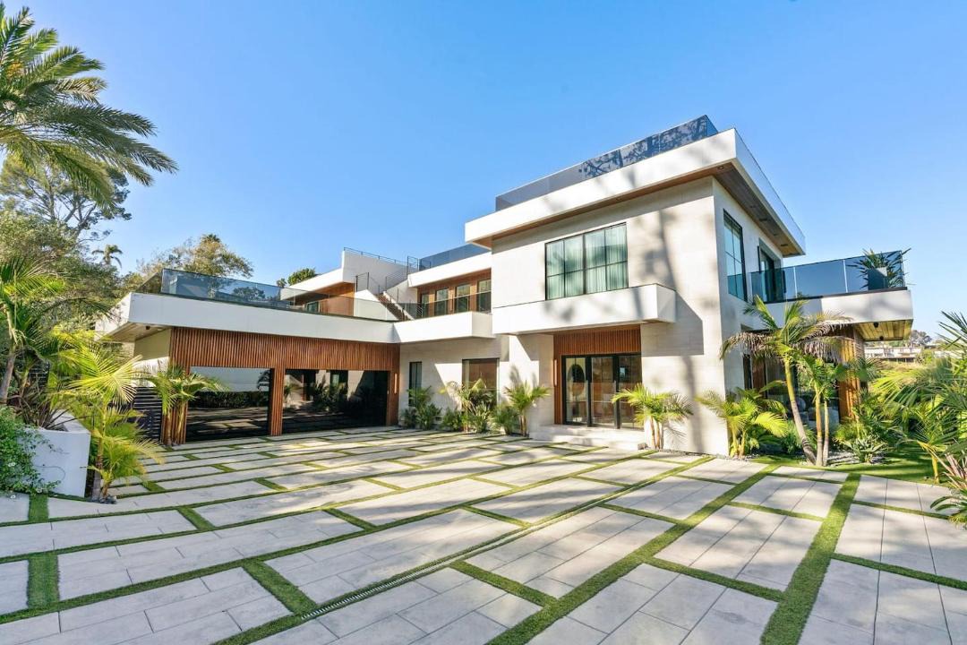 Photo of Others in Bel Air