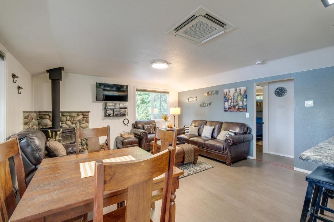 Photo of Livingroom in West Hills