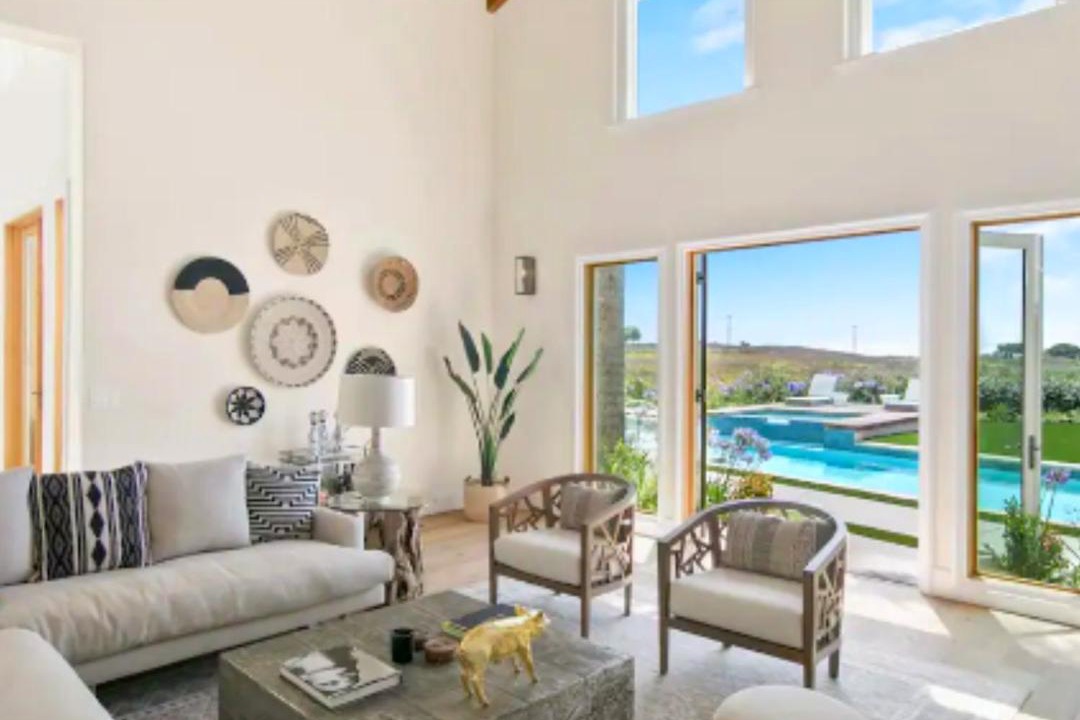 Photo of Livingroom in Central Malibu