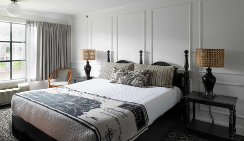 Deluxe Room, 1 King Bed