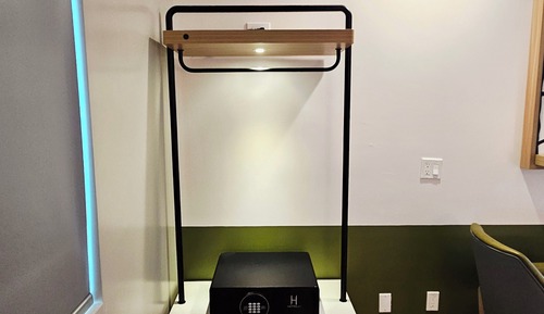 1 King Bed with Makeup Station Non-Smoking