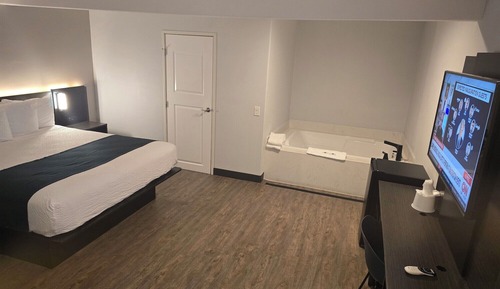 Deluxe Room, 1 King Bed, Non Smoking, Hot Tub