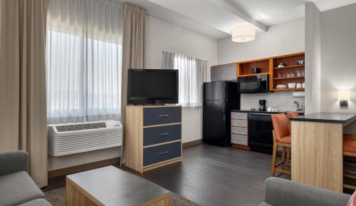 Two-Bedroom Suite with One King and One Queen Bed