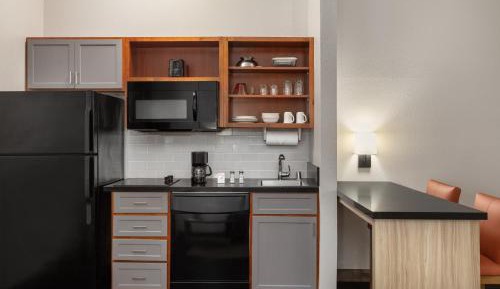 One-Bedroom Queen Suite