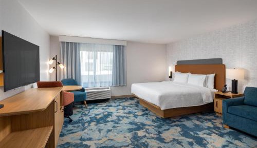 King Studio Suite with Pool View