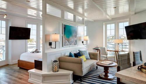 Deluxe King Suite