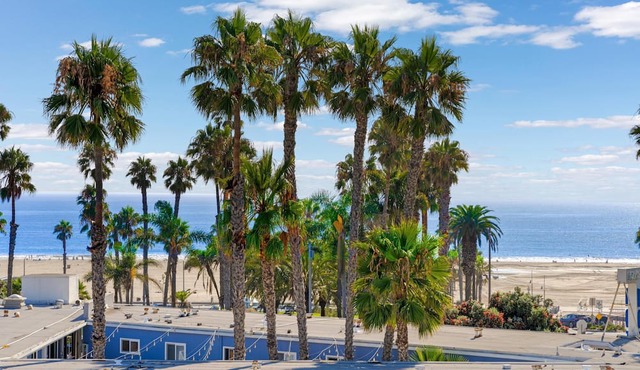 Exquisite Ocean View 3-Story Haven Private rooftop