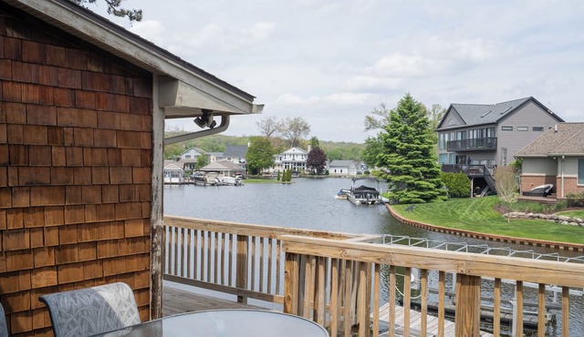 Newly Renovated Waterfront Stay - Dock, Deck & Views